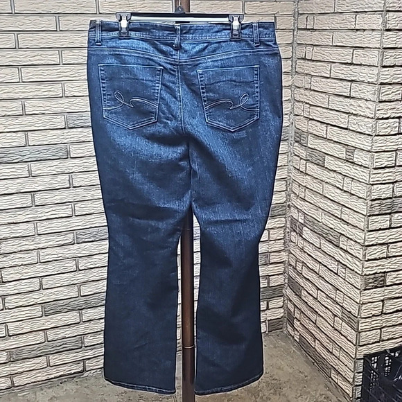 Sonoma Jeans Modern Demi Bootcut Sz 14 Short Like New - Picture 4 of 11